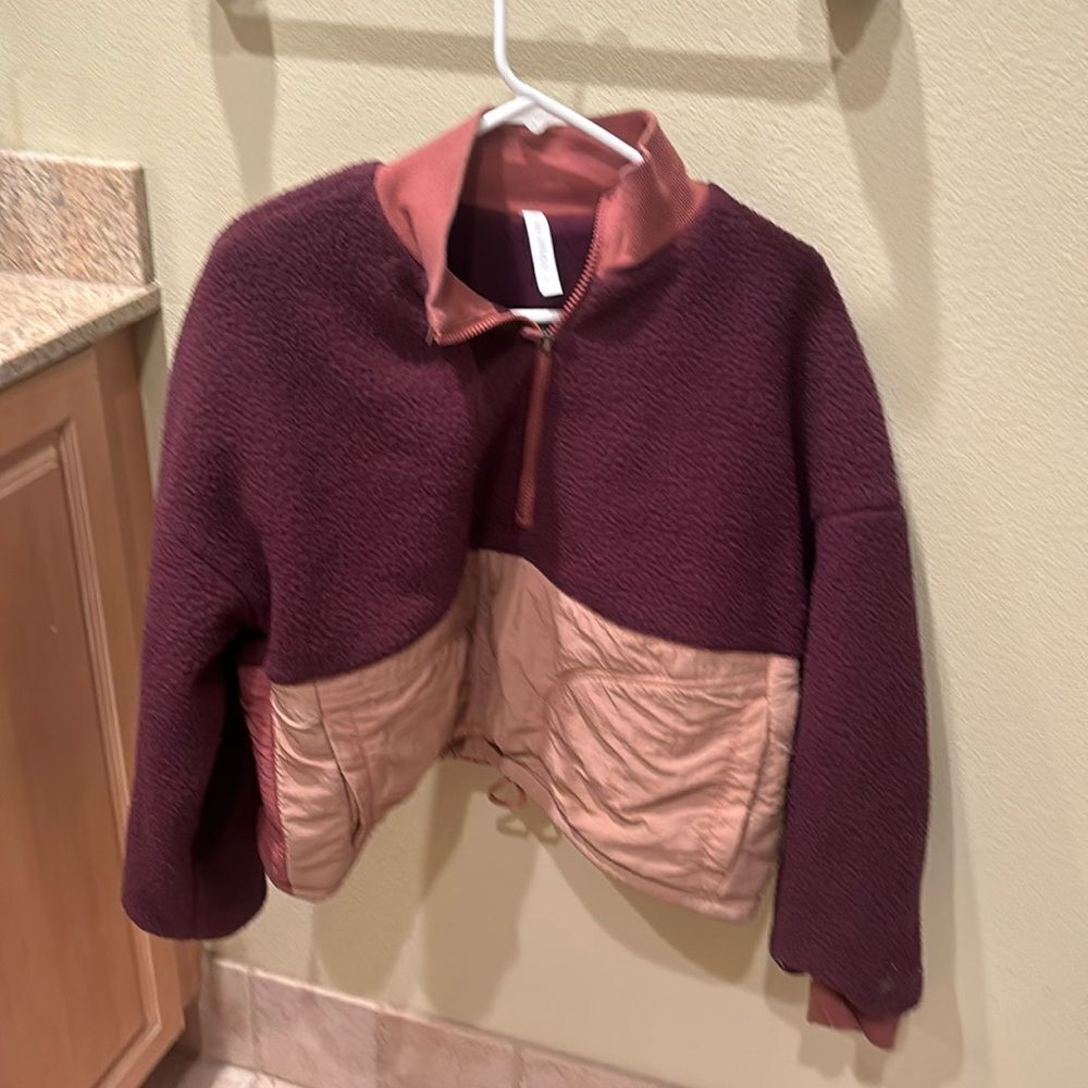 Fabletics woman's maroon and tan fuzzy pullover jacket